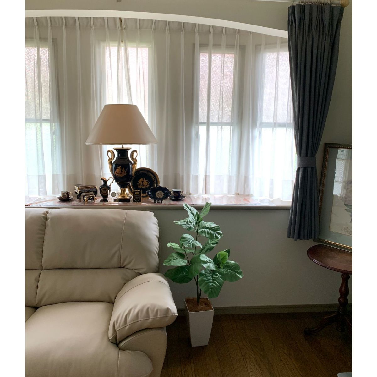 ソファ横だと、少し小さいかな。