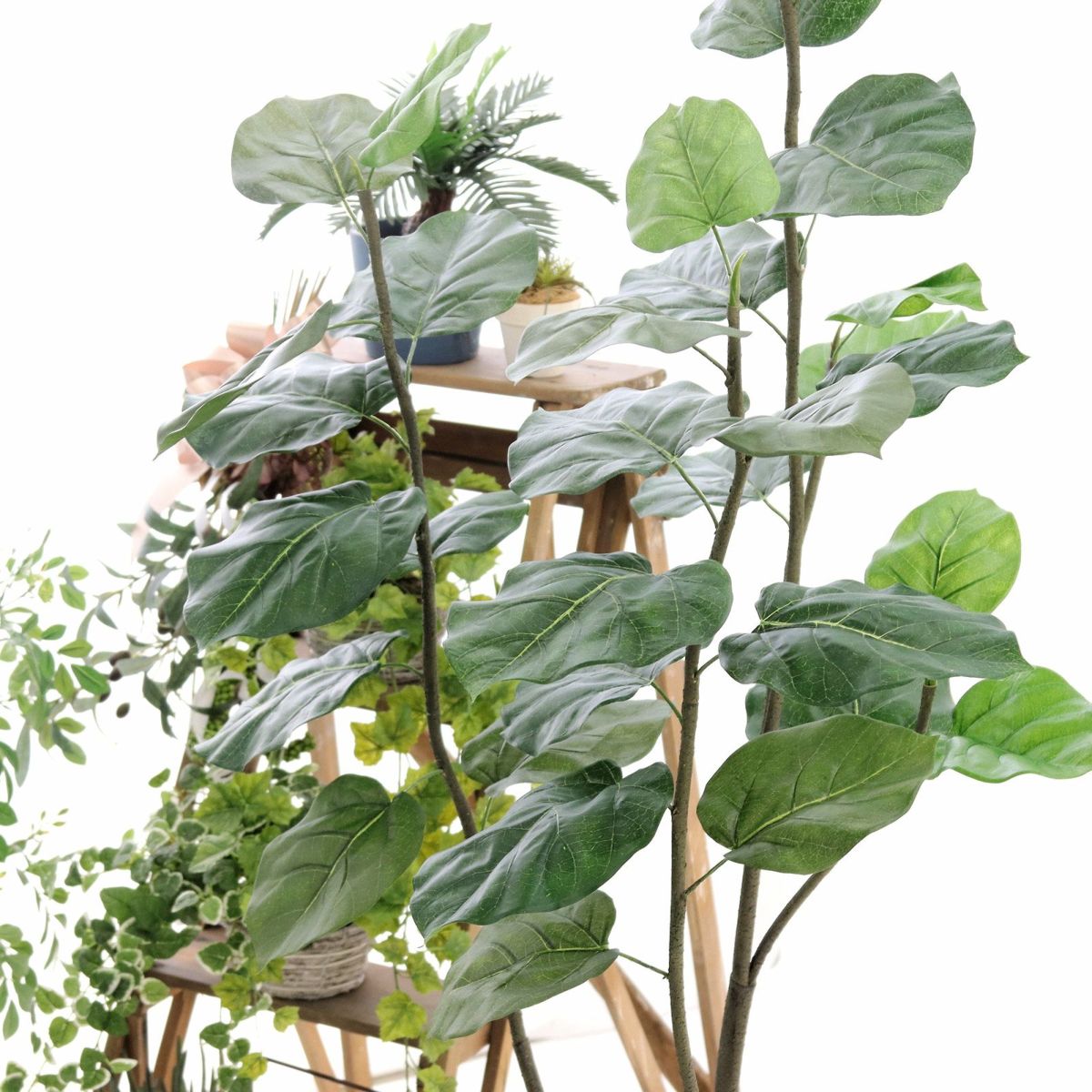 凹凸による光の陰影で立体的に見えます